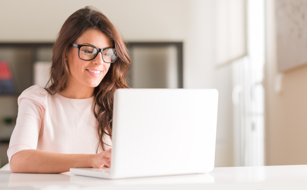 Virtual Assistant is a Side Hustle Where you Can Make $1000 Per Month Or More